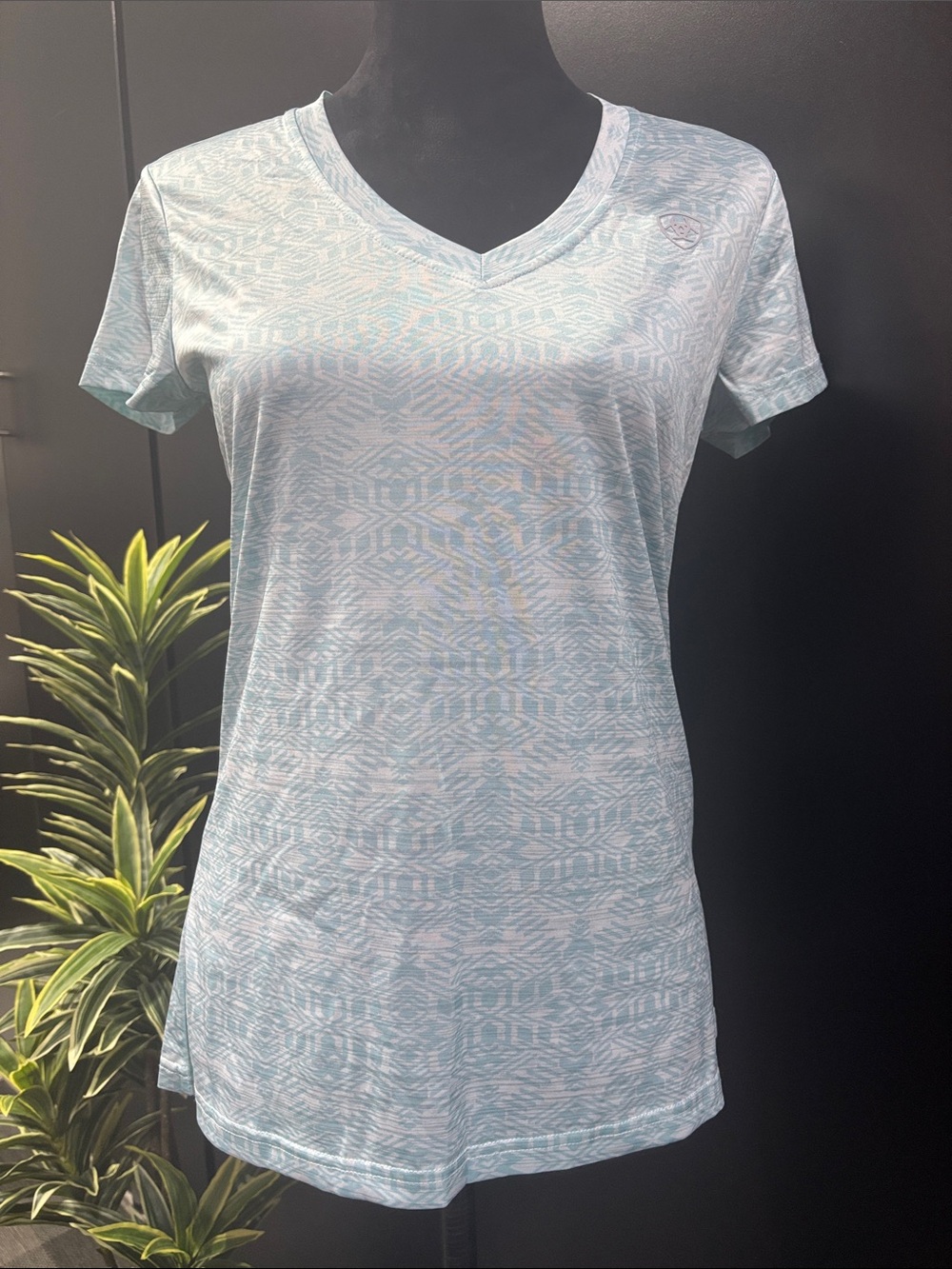 Ariat TEK Laguna performance moisture movement,V-neck  UV sun protection